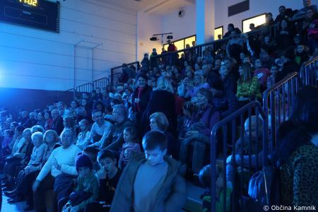 Miklavžev koncert na Osnovni šoli Toma Brejca napolnil telovadnico do zadnjega kotička (2)